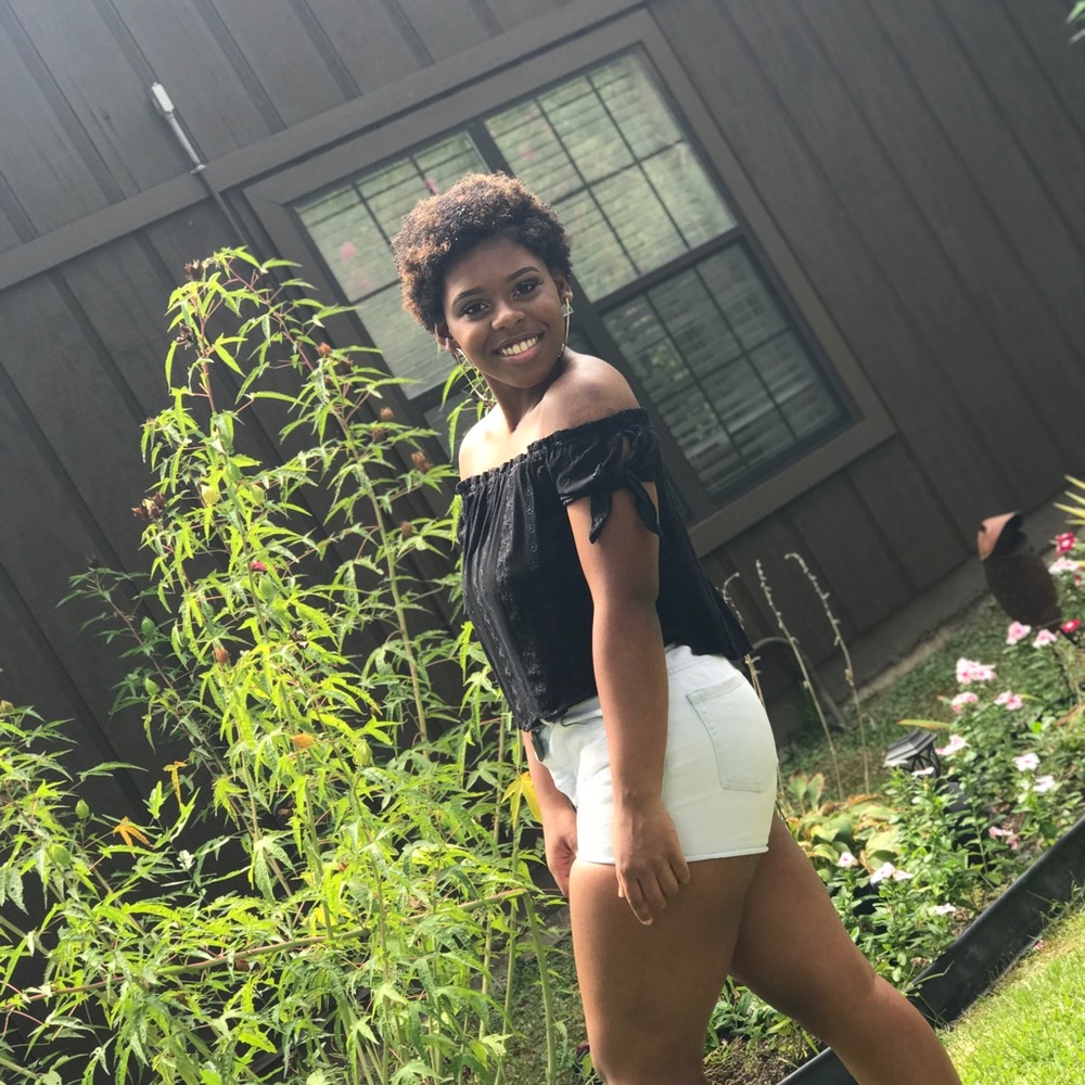 Meet your Posher, Makenzie